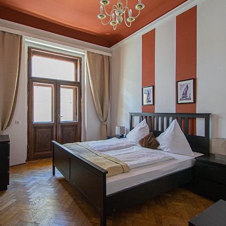 For Celebrations Spacious 3Bdr Apartment With Balcony Praha Bagian luar foto