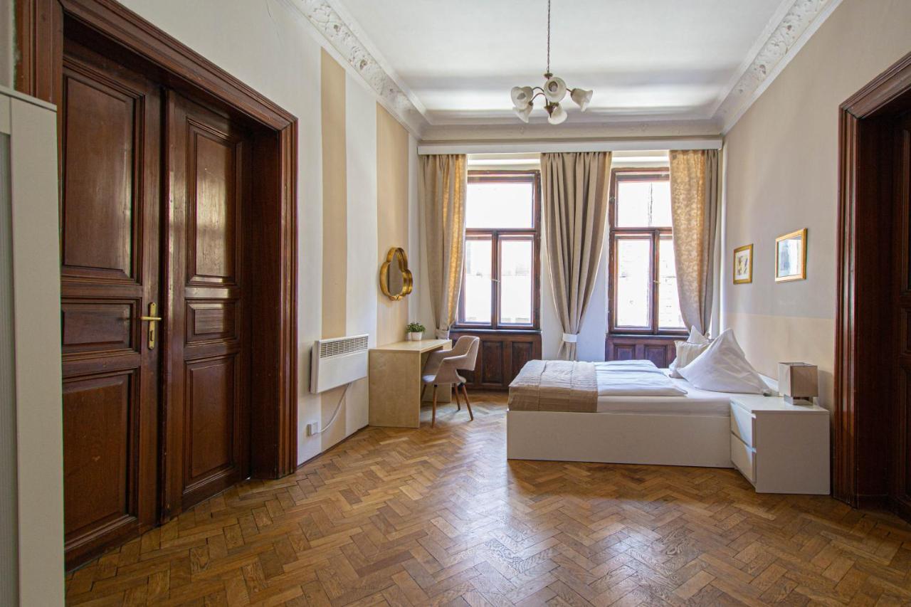For Celebrations Spacious 3Bdr Apartment With Balcony Praha Bagian luar foto