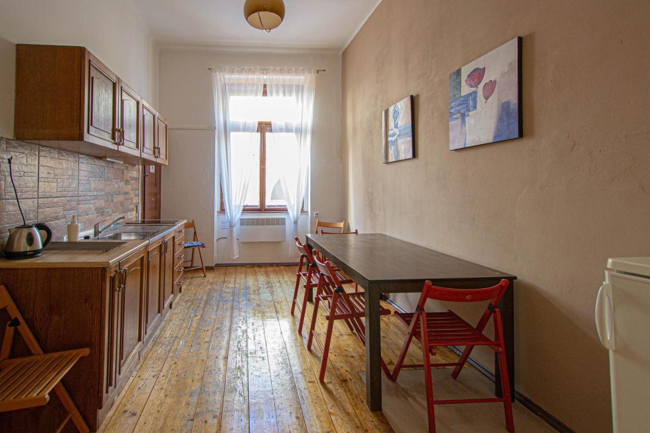 For Celebrations Spacious 3Bdr Apartment With Balcony Praha Bagian luar foto