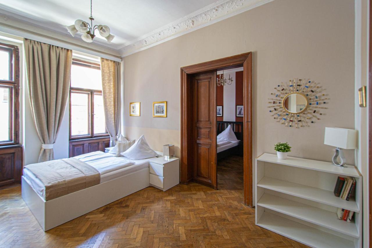 For Celebrations Spacious 3Bdr Apartment With Balcony Praha Bagian luar foto