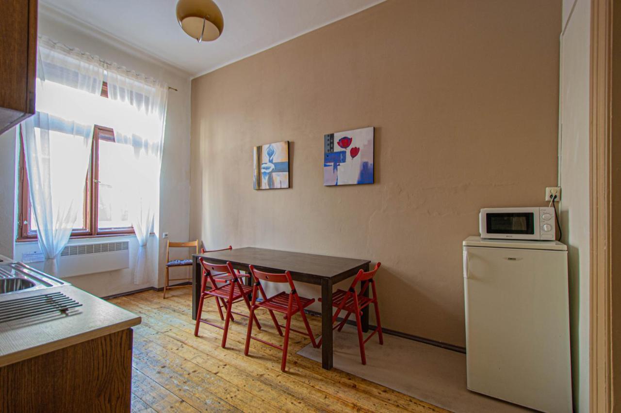 For Celebrations Spacious 3Bdr Apartment With Balcony Praha Bagian luar foto