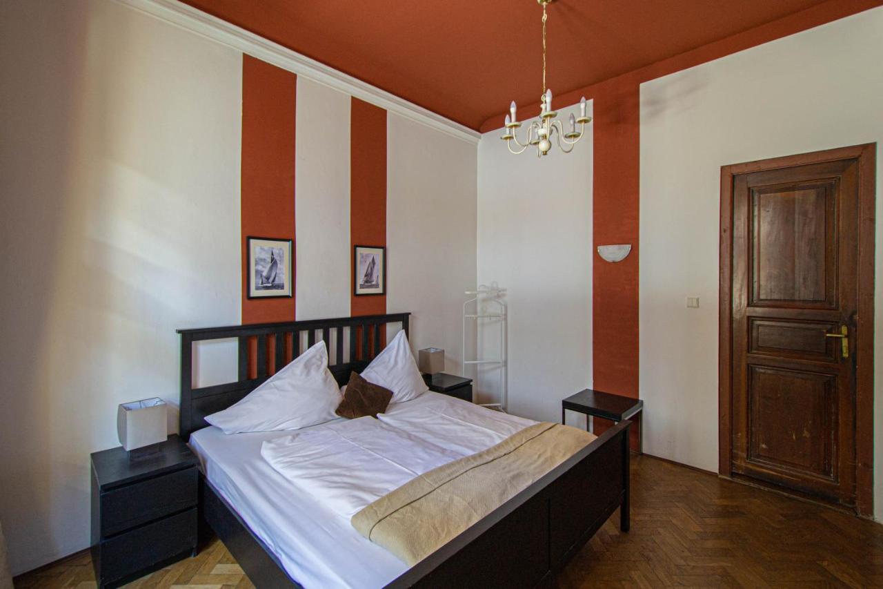 For Celebrations Spacious 3Bdr Apartment With Balcony Praha Bagian luar foto