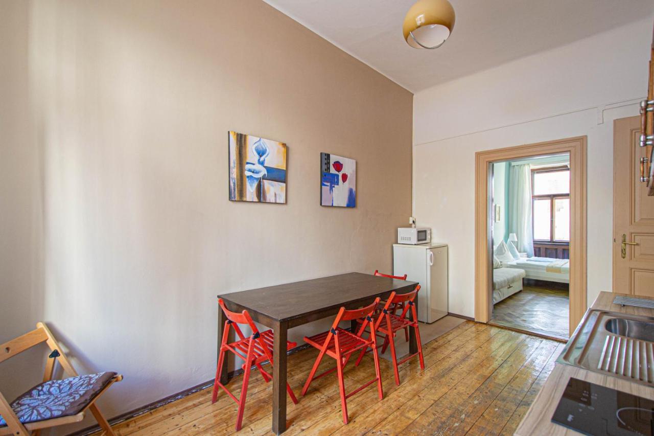 For Celebrations Spacious 3Bdr Apartment With Balcony Praha Bagian luar foto