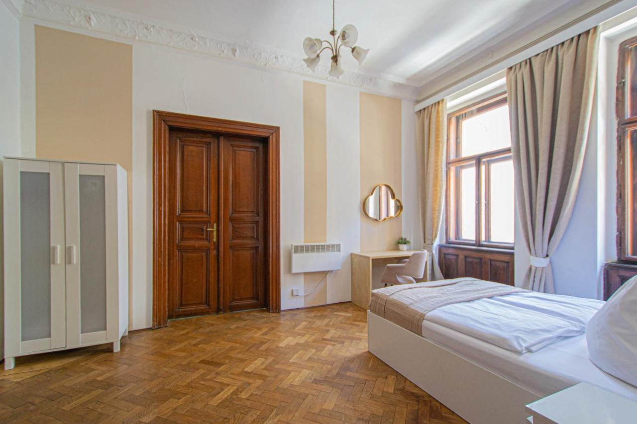 For Celebrations Spacious 3Bdr Apartment With Balcony Praha Bagian luar foto