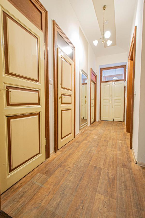 For Celebrations Spacious 3Bdr Apartment With Balcony Praha Bagian luar foto