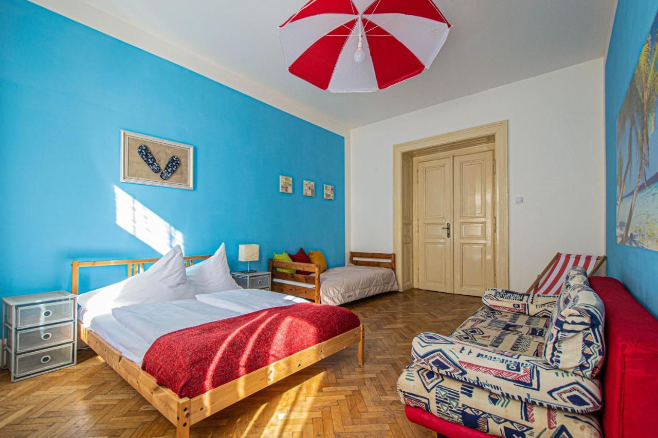 For Celebrations Spacious 3Bdr Apartment With Balcony Praha Bagian luar foto