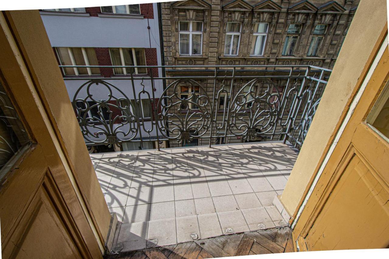 For Celebrations Spacious 3Bdr Apartment With Balcony Praha Bagian luar foto