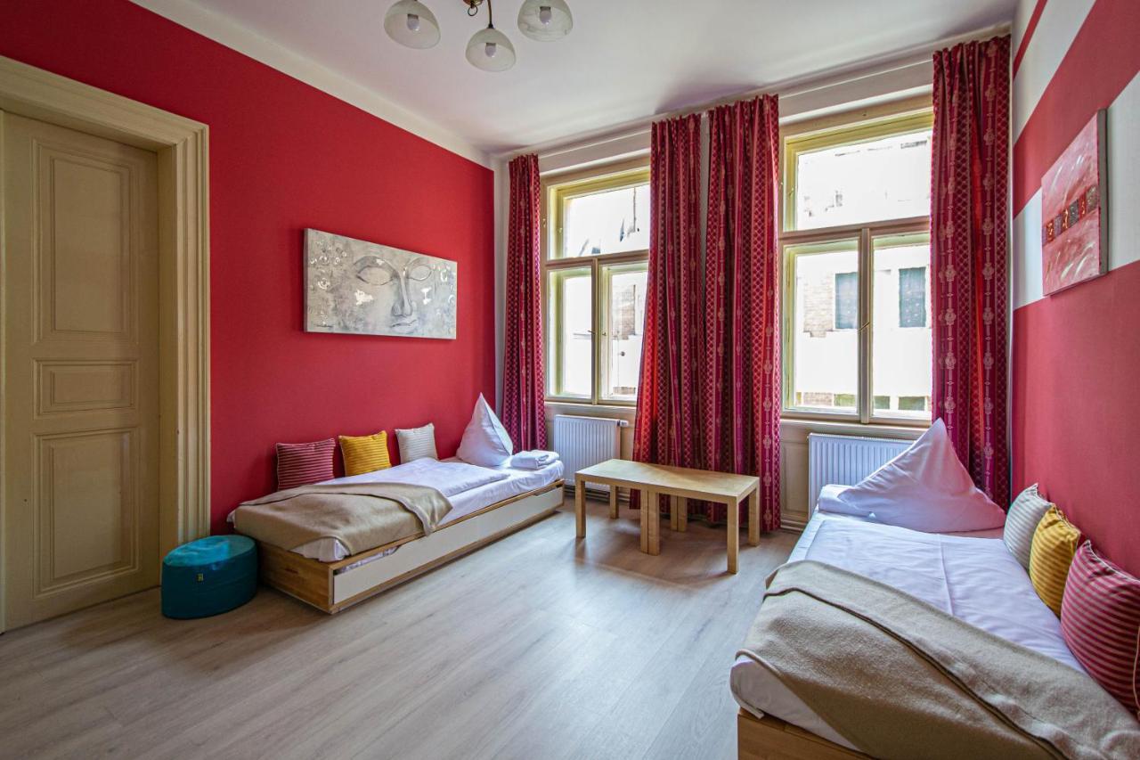For Celebrations Spacious 3Bdr Apartment With Balcony Praha Bagian luar foto