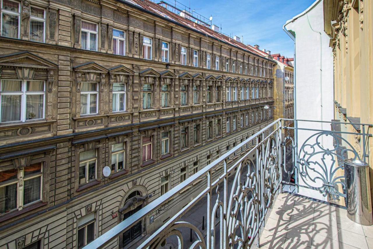 For Celebrations Spacious 3Bdr Apartment With Balcony Praha Bagian luar foto