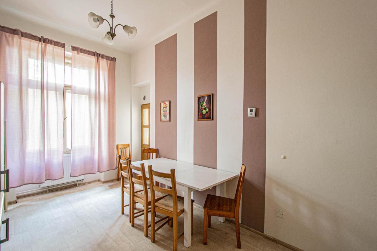 For Celebrations Spacious 3Bdr Apartment With Balcony Praha Bagian luar foto