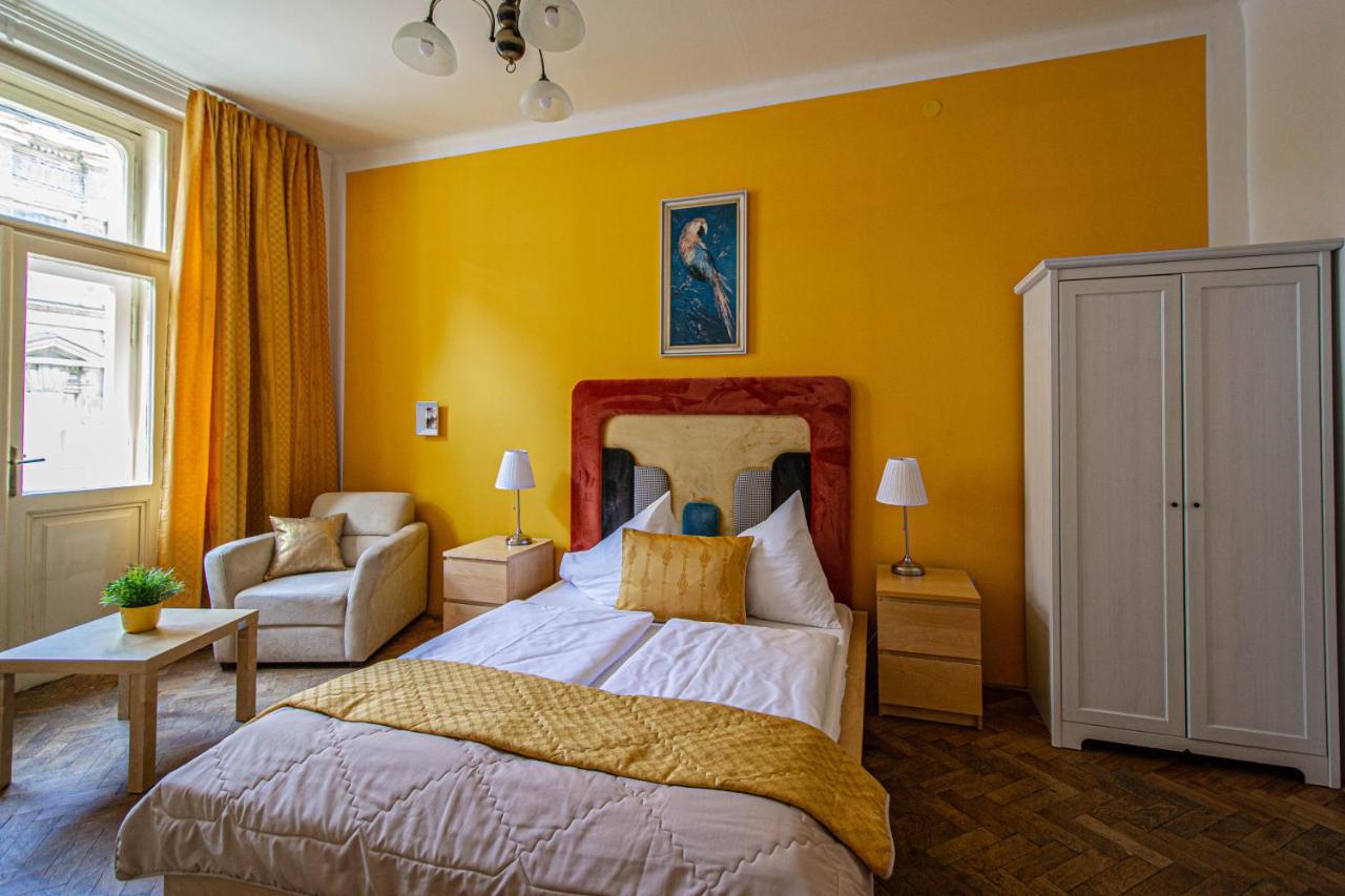 For Celebrations Spacious 3Bdr Apartment With Balcony Praha Bagian luar foto