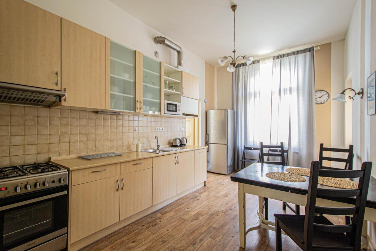 For Celebrations Spacious 3Bdr Apartment With Balcony Praha Bagian luar foto