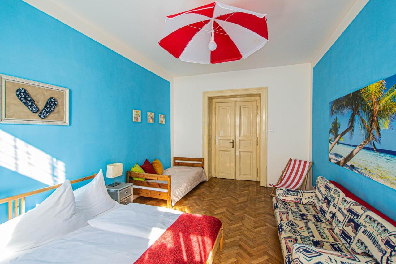 For Celebrations Spacious 3Bdr Apartment With Balcony Praha Bagian luar foto