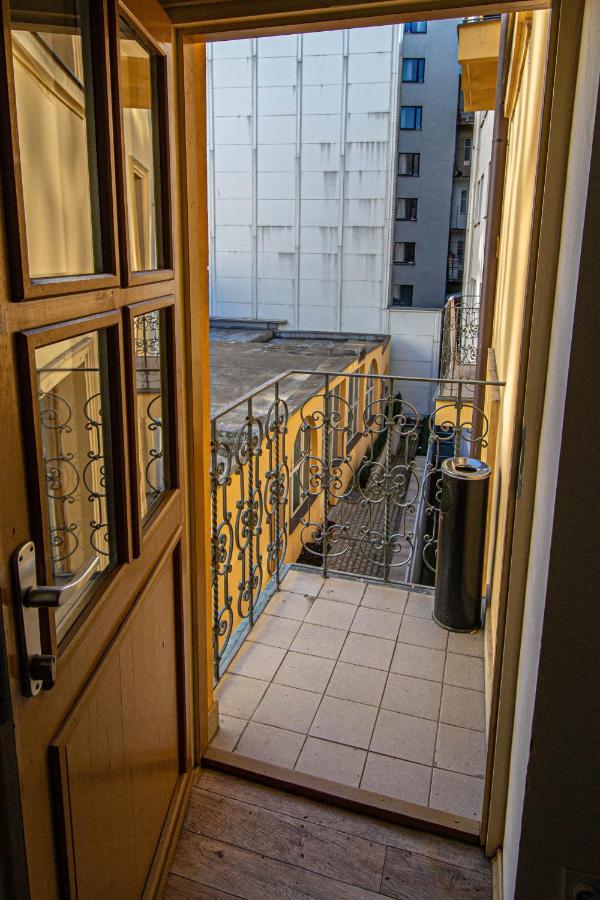 For Celebrations Spacious 3Bdr Apartment With Balcony Praha Bagian luar foto