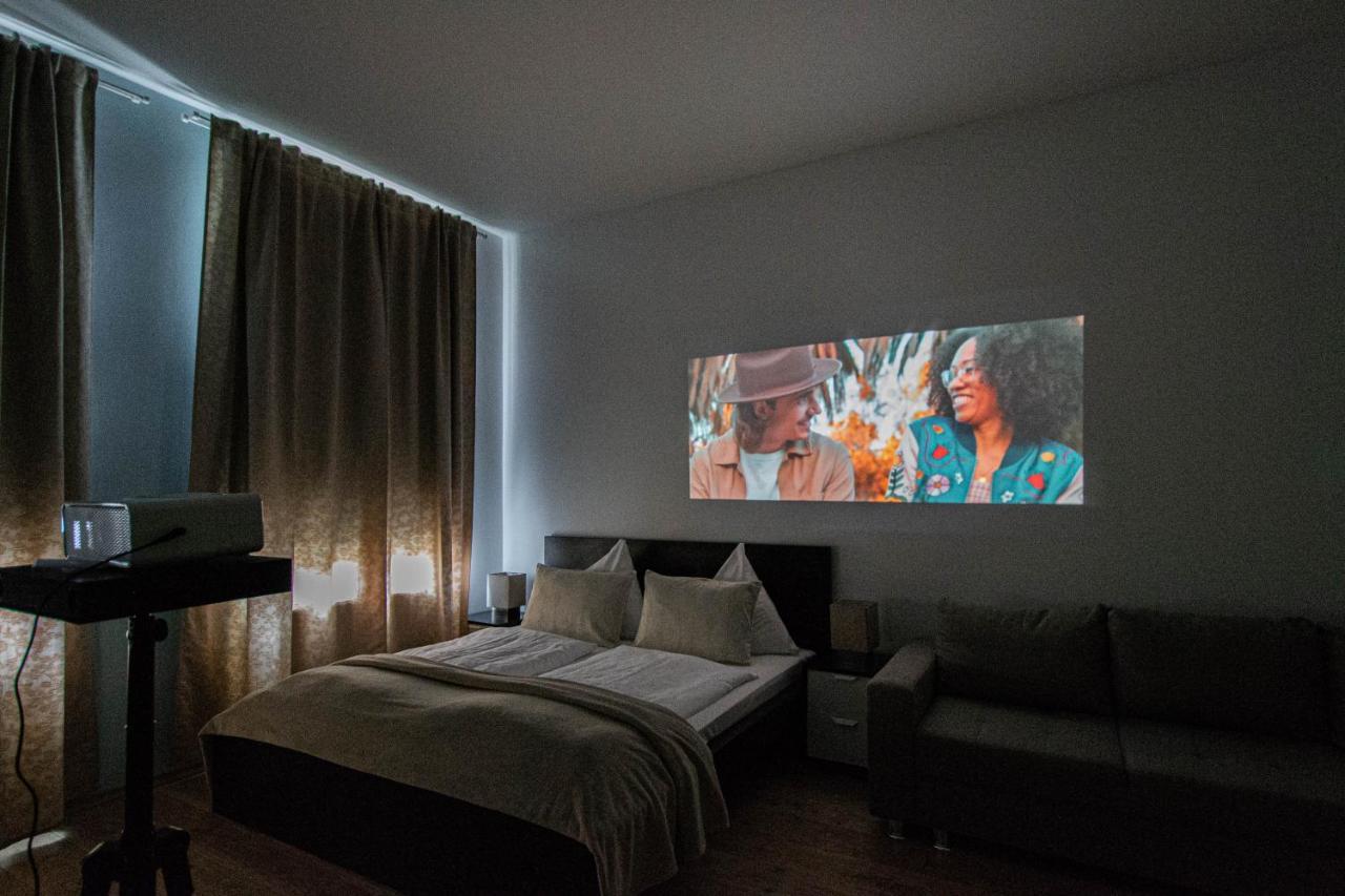 For Celebrations Spacious 3Bdr Apartment With Balcony Praha Bagian luar foto