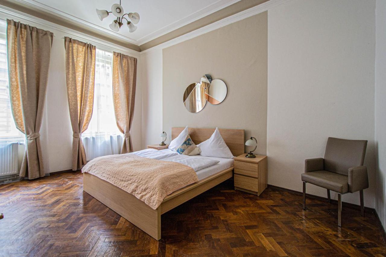 For Celebrations Spacious 3Bdr Apartment With Balcony Praha Bagian luar foto