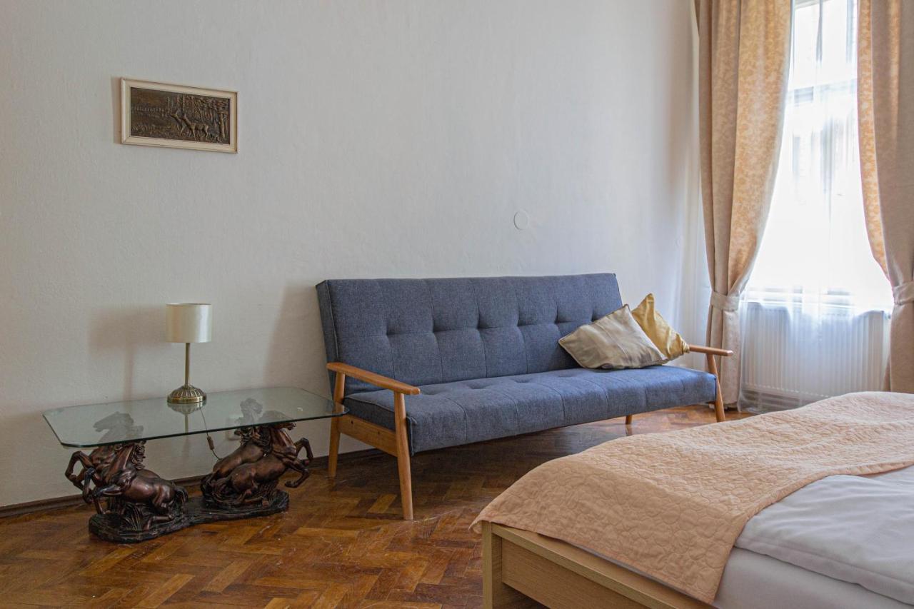 For Celebrations Spacious 3Bdr Apartment With Balcony Praha Bagian luar foto