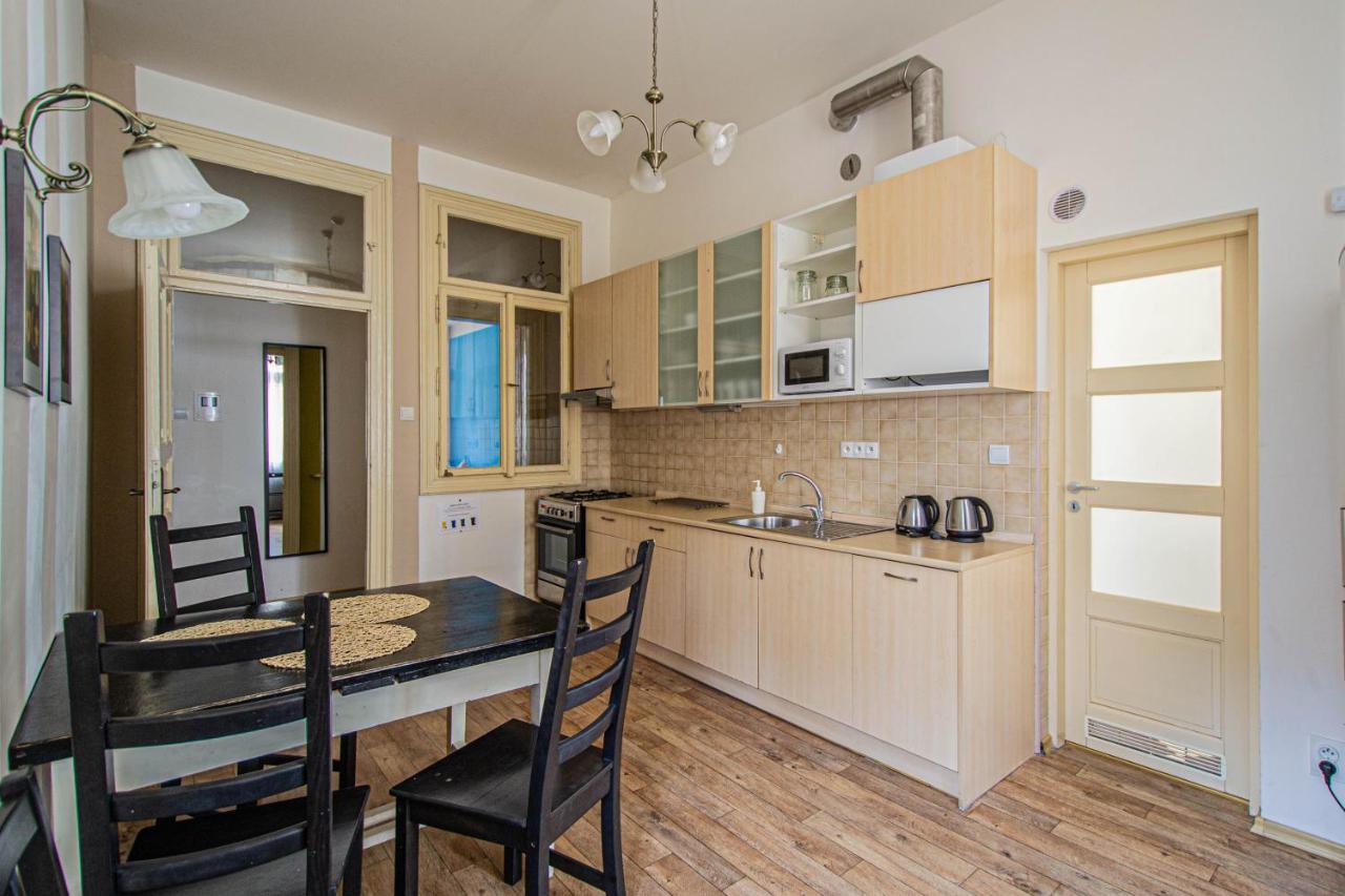 For Celebrations Spacious 3Bdr Apartment With Balcony Praha Bagian luar foto