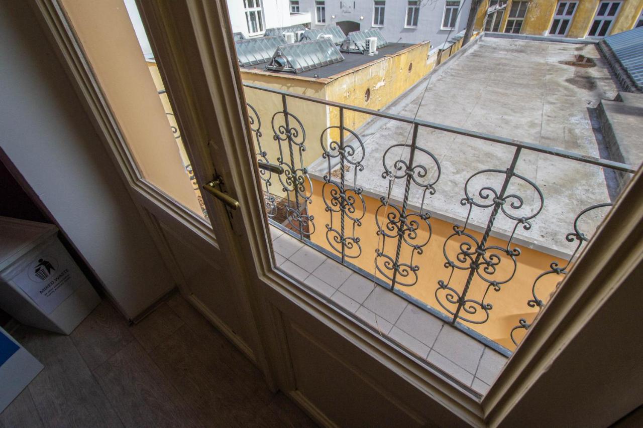 For Celebrations Spacious 3Bdr Apartment With Balcony Praha Bagian luar foto
