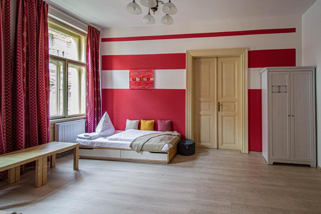For Celebrations Spacious 3Bdr Apartment With Balcony Praha Bagian luar foto